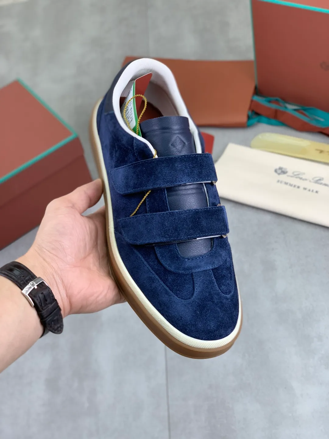 Men's men's shoes 💰P580 New model 💰 The latest casual shoes Loro Piana 💯 Top grade 💯 Buy the original copy 💯 Founded the existing Loro Piana company on April 24, 1924. It is the sixth generation of family operation, providing the best quality products to customers who are discerning about taste and quality. Imported original fly woven fabric with cowhide fabric, plain calfskin lining, hand-stitched thread with cowhide feet, original packaging, high-end outsole, size: 38-45 (custom-made for 46), 5️⃣ colors available